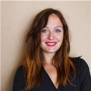 Soy educadora infantil, he trabajado dos años como teacher de ingles en una escuela infantil. Además soy licenciada en teatro.